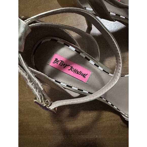 Betsey Johnson Gold Bromme Flower Heels Women’s 9.5 4” - Picture 4 of 10